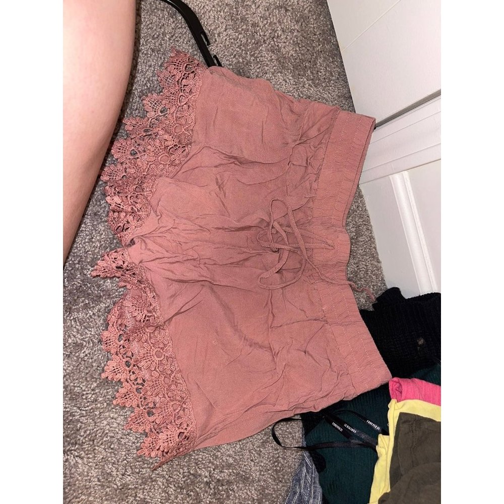 Light pink pants with lace